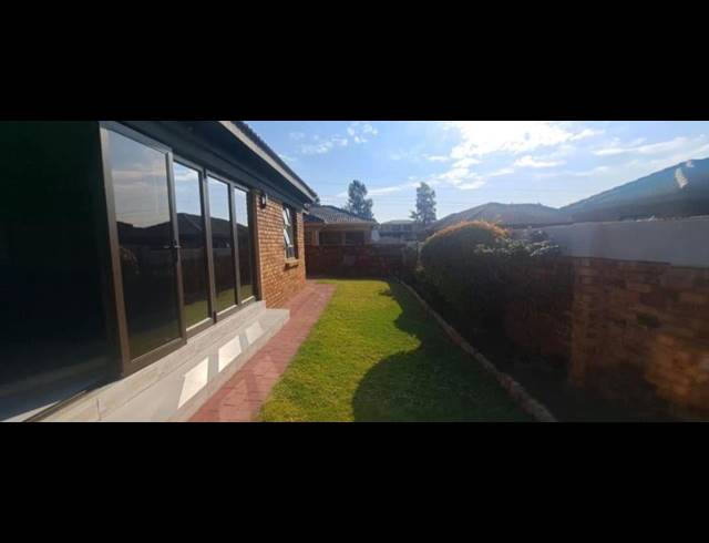 3 BEDROOM FREEHOLD FOR SALE IN SOUTHDOWNS ESTATE